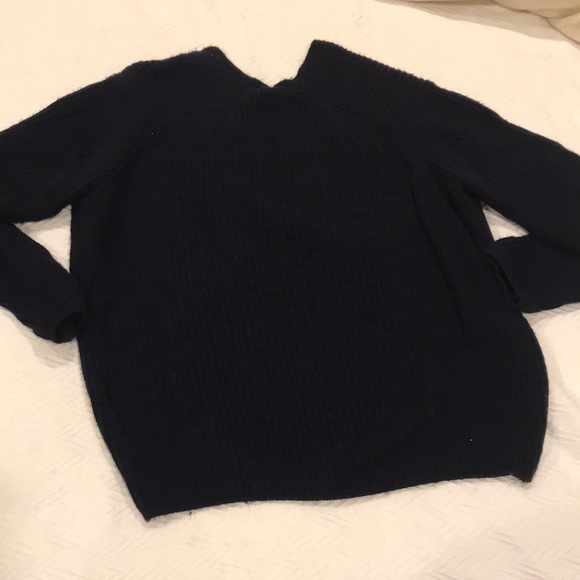 Beautiful Cashmere and Wool Sweater - Picture 3 of 6